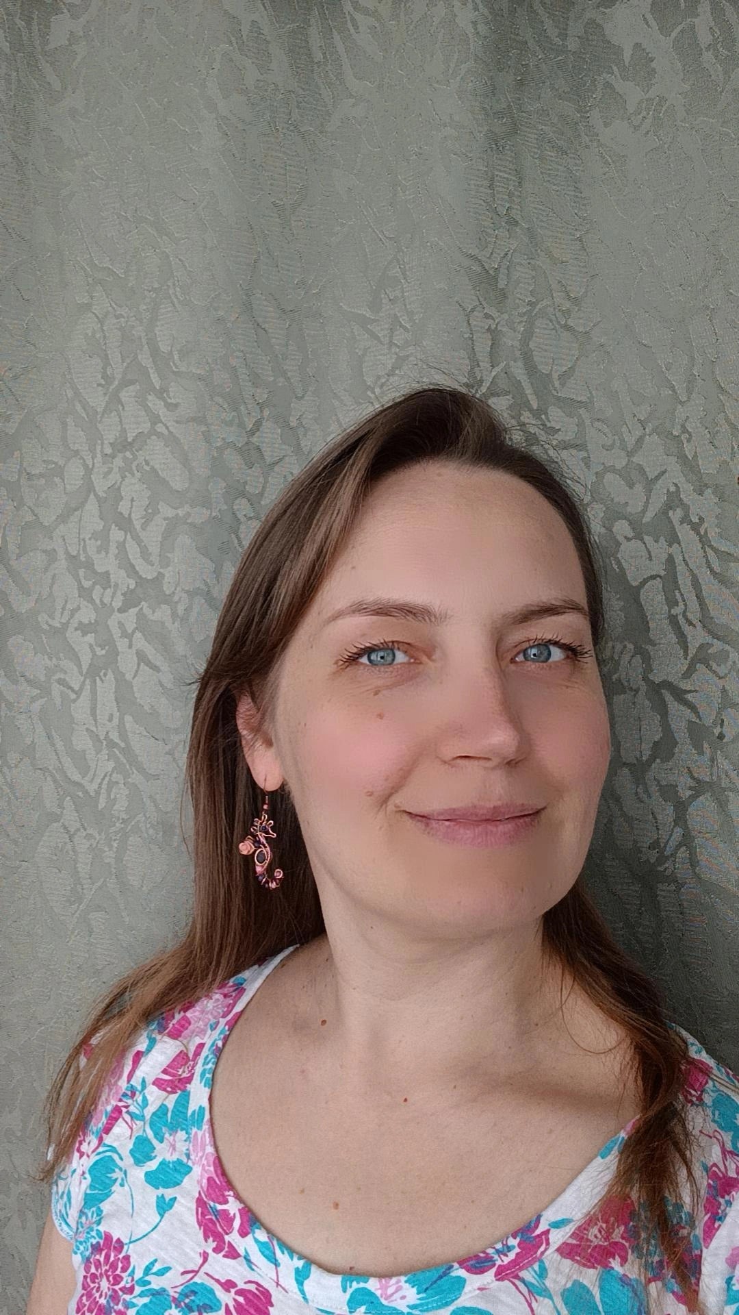 Seahorse dangling earrings.