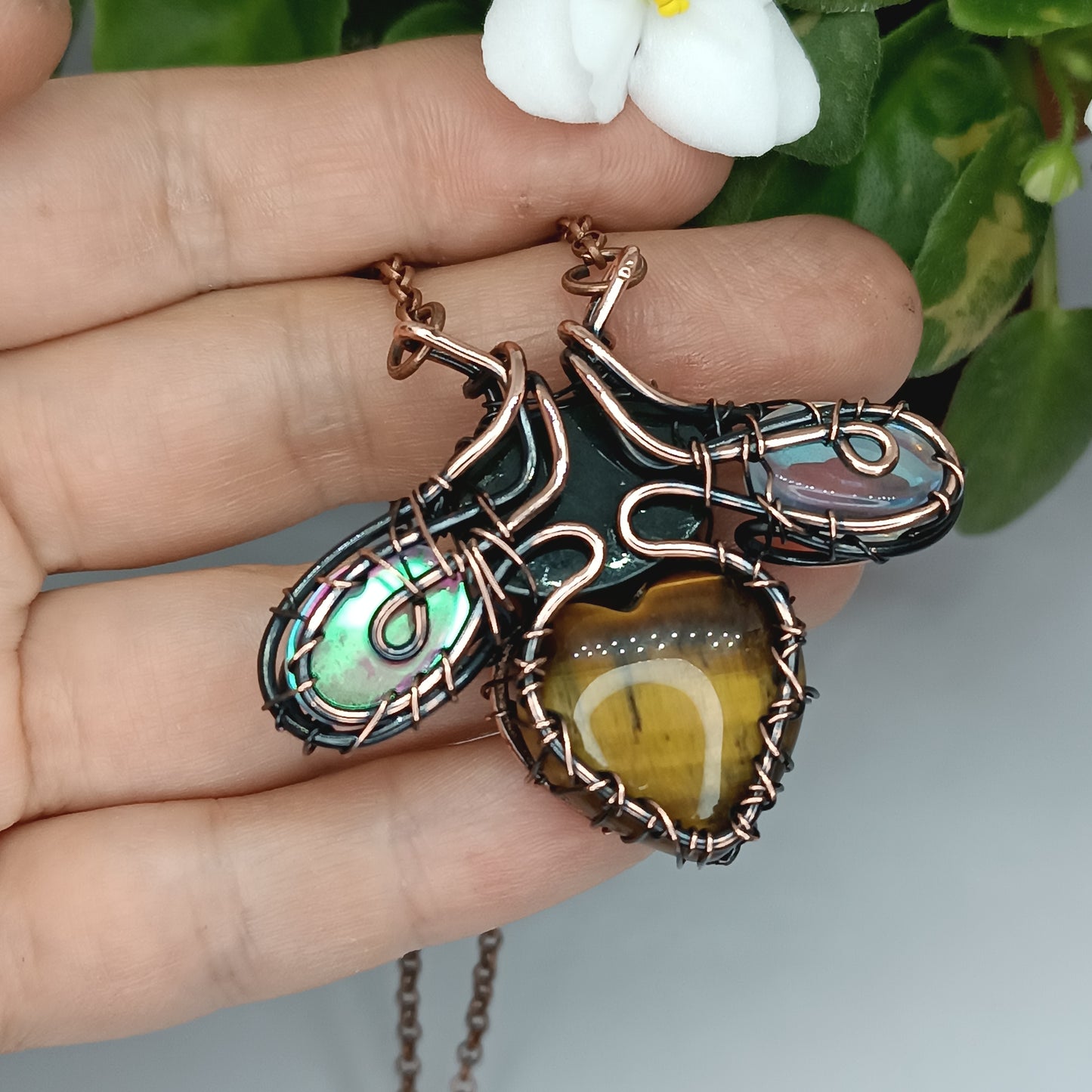 Bumble bee pendant.