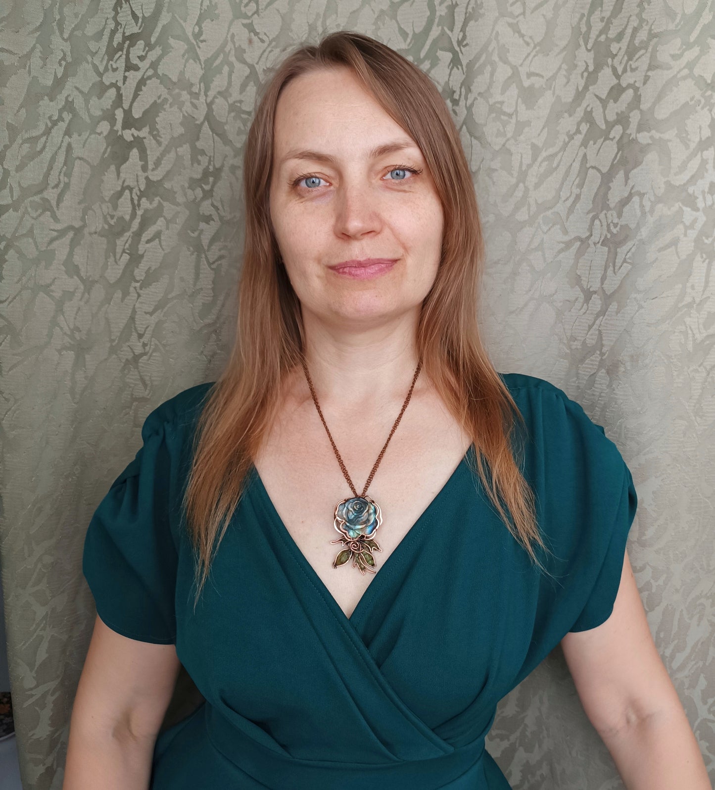 Glowing rose pendant