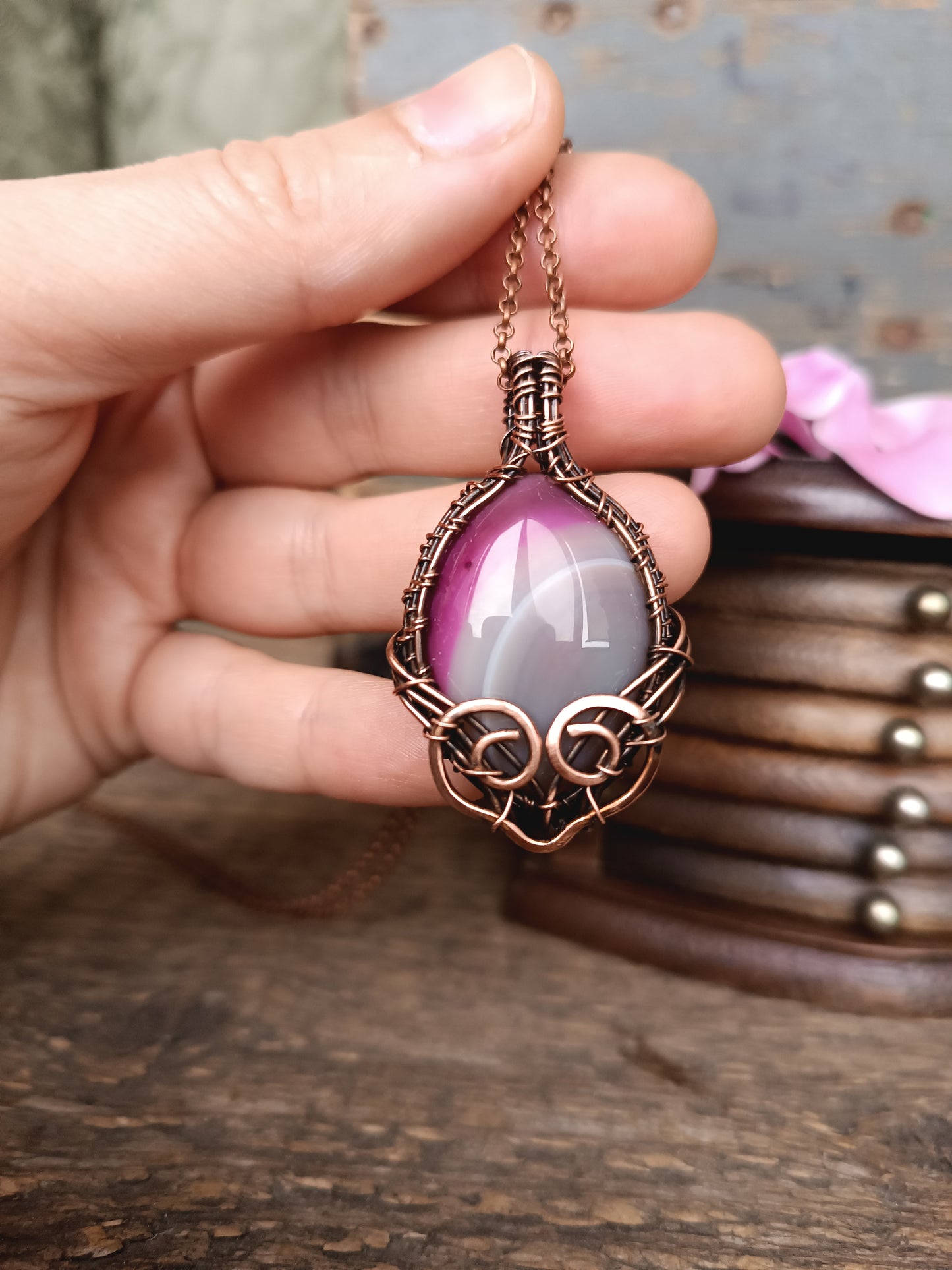 Pink agate pendant.