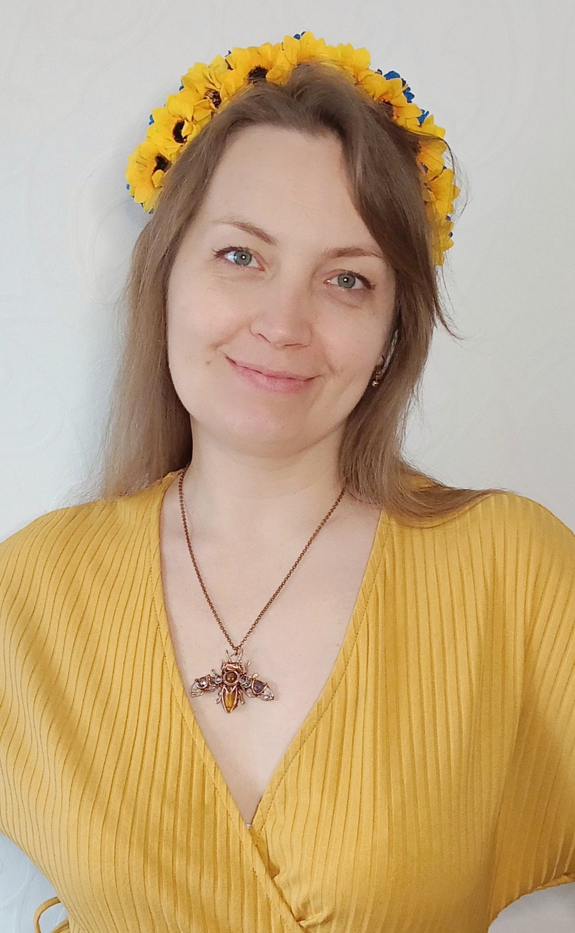 Blueberry bee necklace