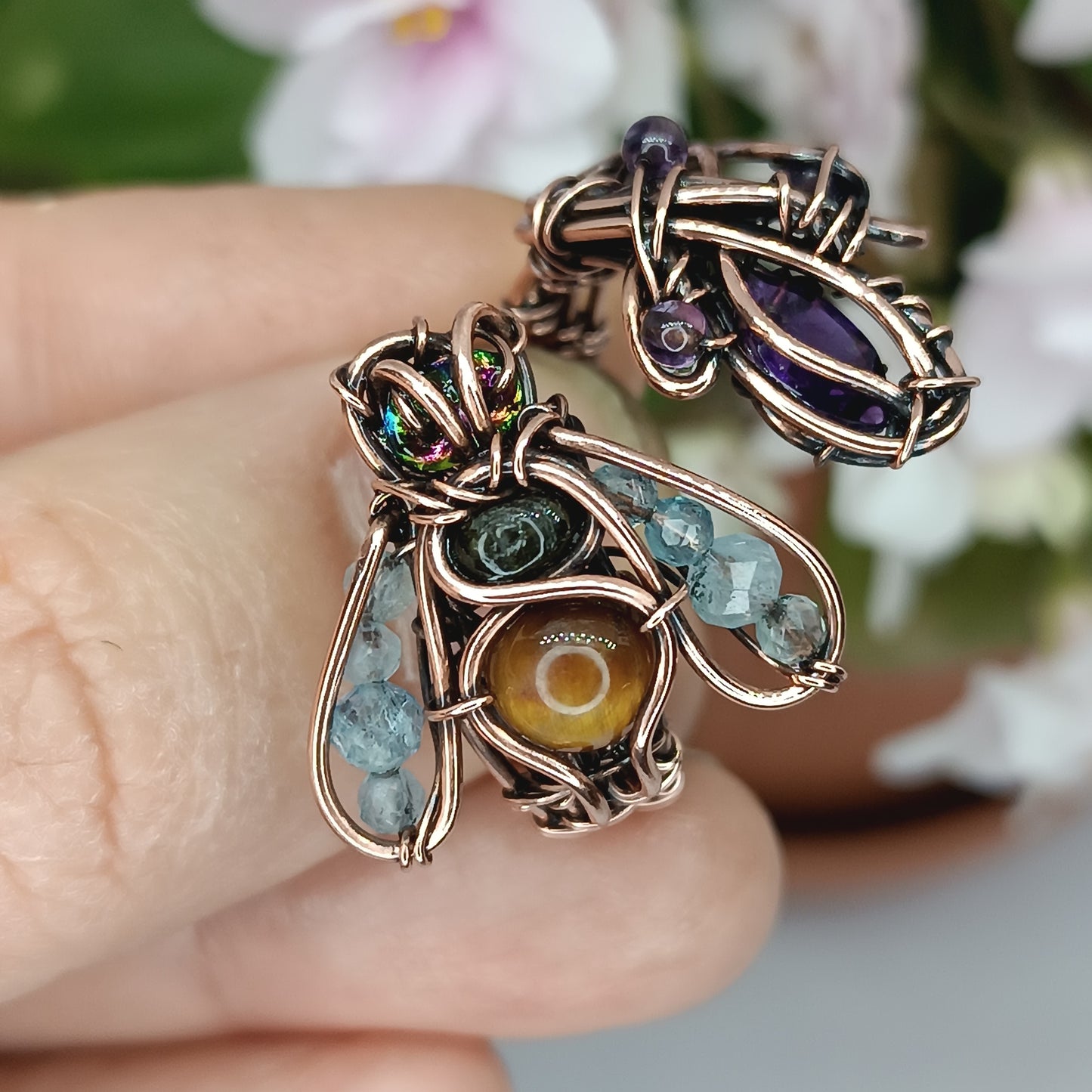 Bee. Adjustable ring.