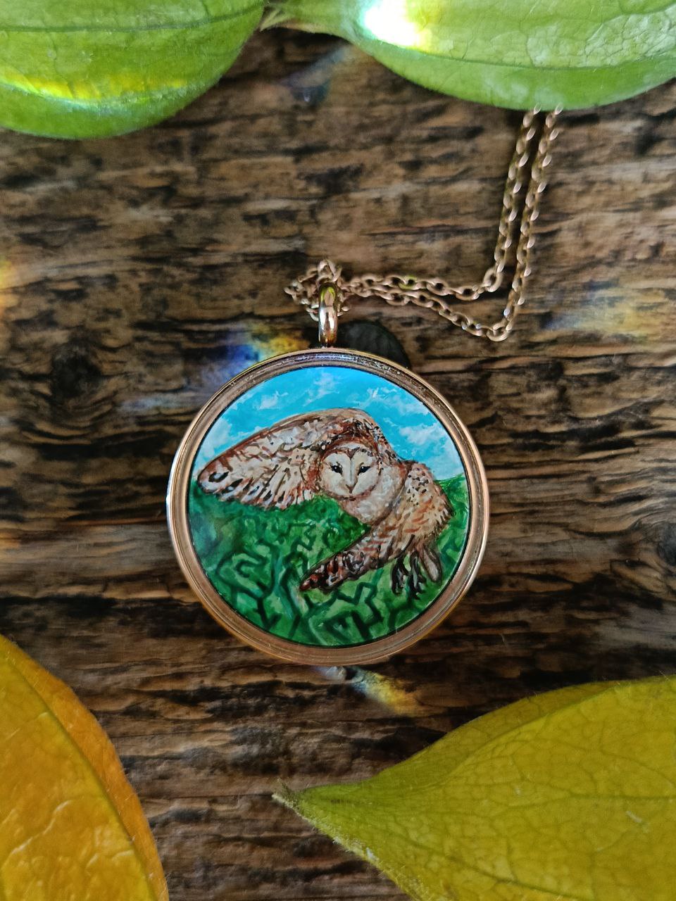 Custom pendant. Owl and the maze.