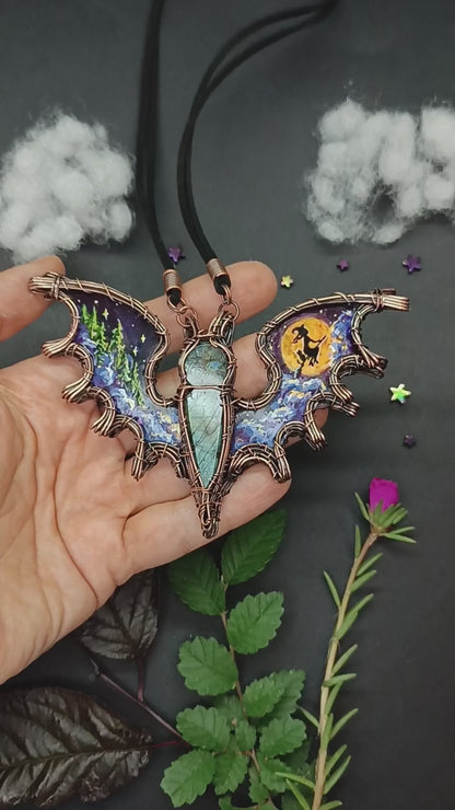 Magic Halloween Bat necklace 🦇