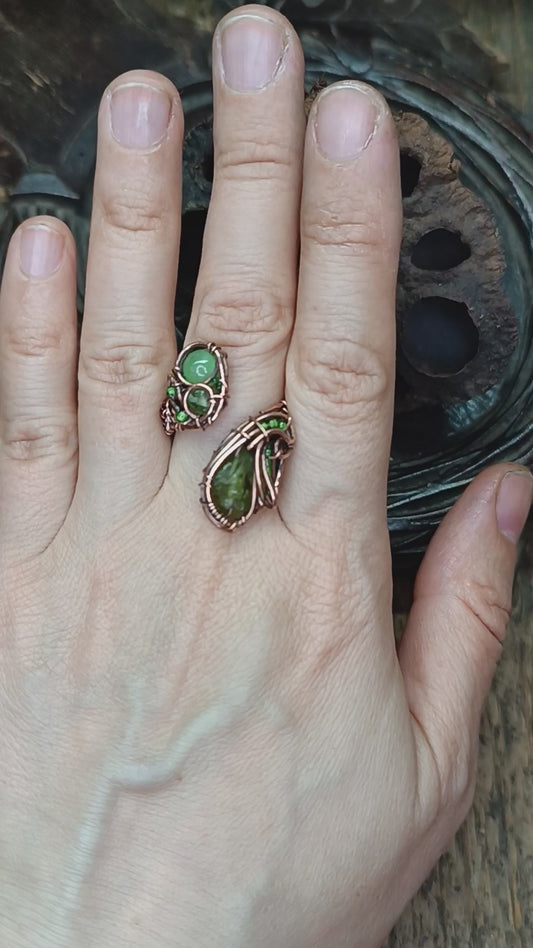 Peridot ring. Adjustable. Size S-L