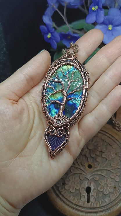 Tree of life necklace. Copper, labradorite and amethysts.