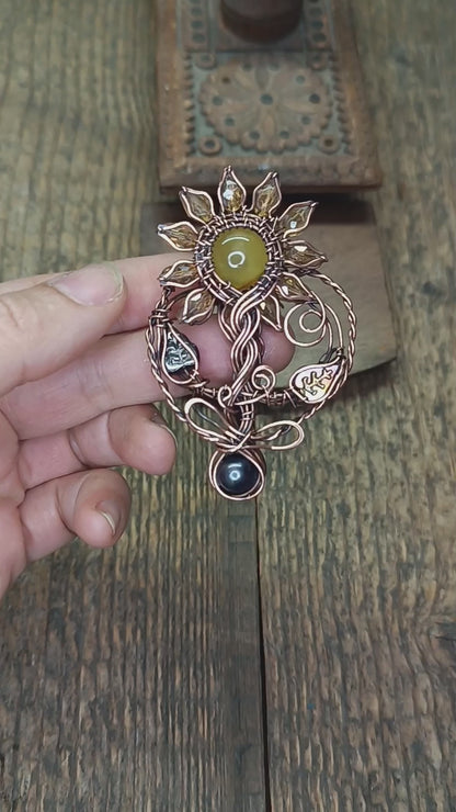 Sunflower pendant with black pearl root