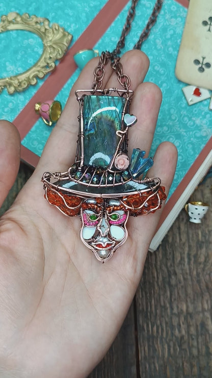 Mad Hatter necklace🎩🏵️