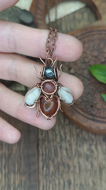 🍑🐝 Peach honey bee necklace.