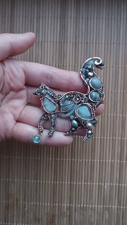 Grey kitty brooch/pendant. (2 in 1)