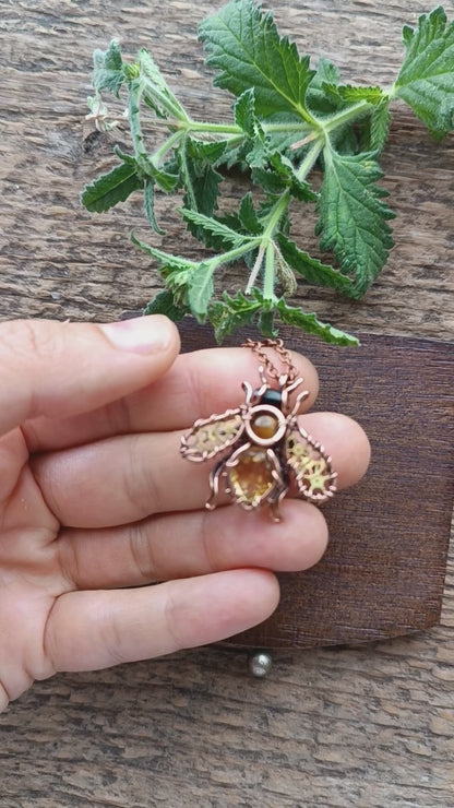 Golden cogs wings bee charm