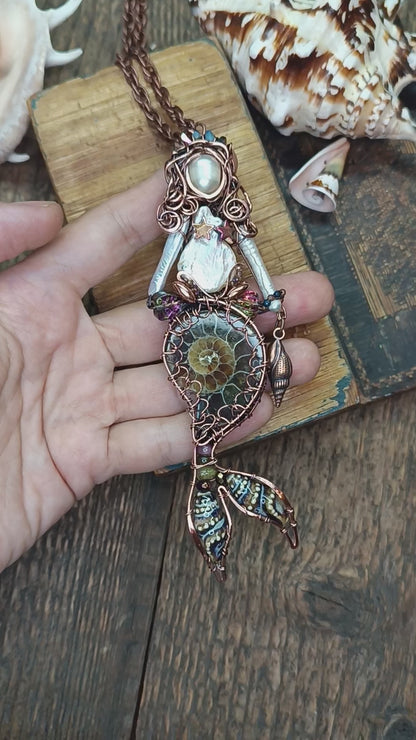 Ammonite shell mermaid.🧜🤎