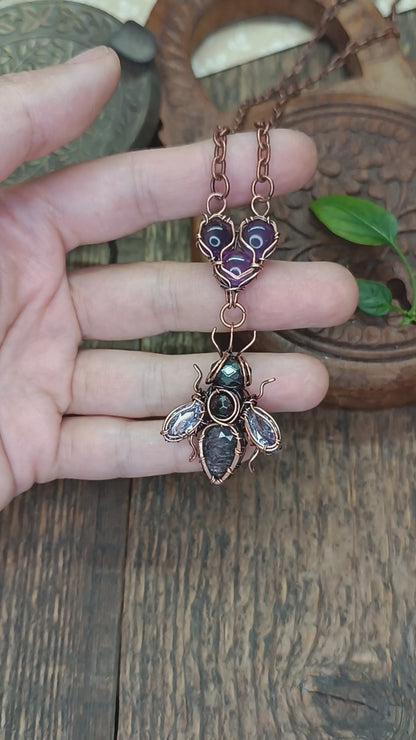💜🐝Lavender honeycomb bee necklace.