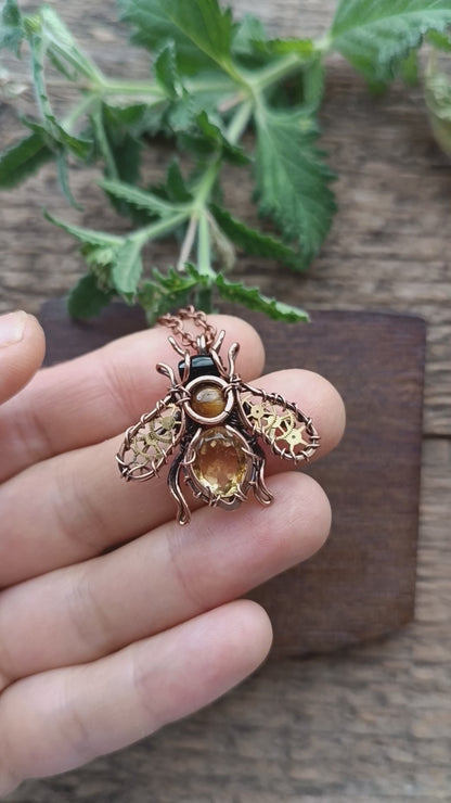Golden cogs wings bee charm