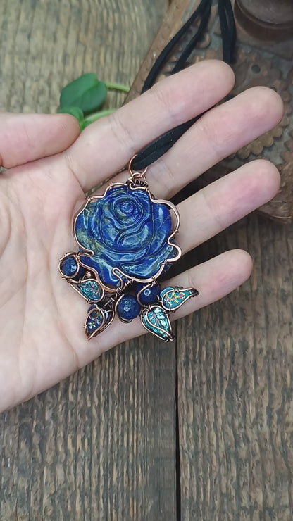 Lapis lazuli rose necklace 💙🌹
