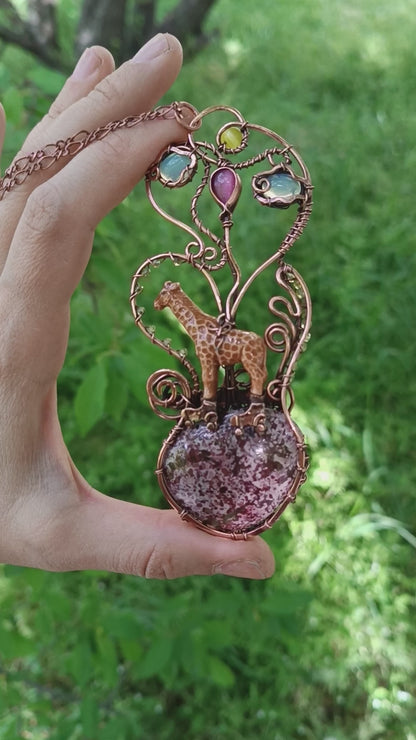 Giraffe roller skating necklace
