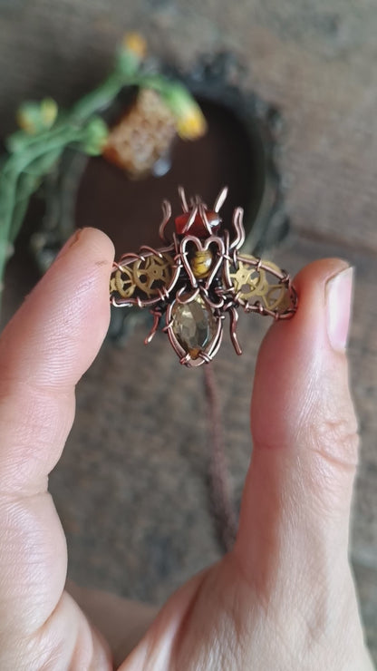 Golden heart 💛 bee pendant.