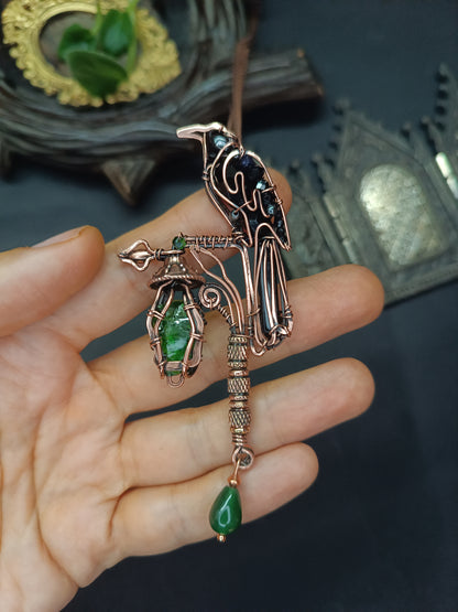 Raven on chrome diopside lantern necklace 🐦‍⬛💚