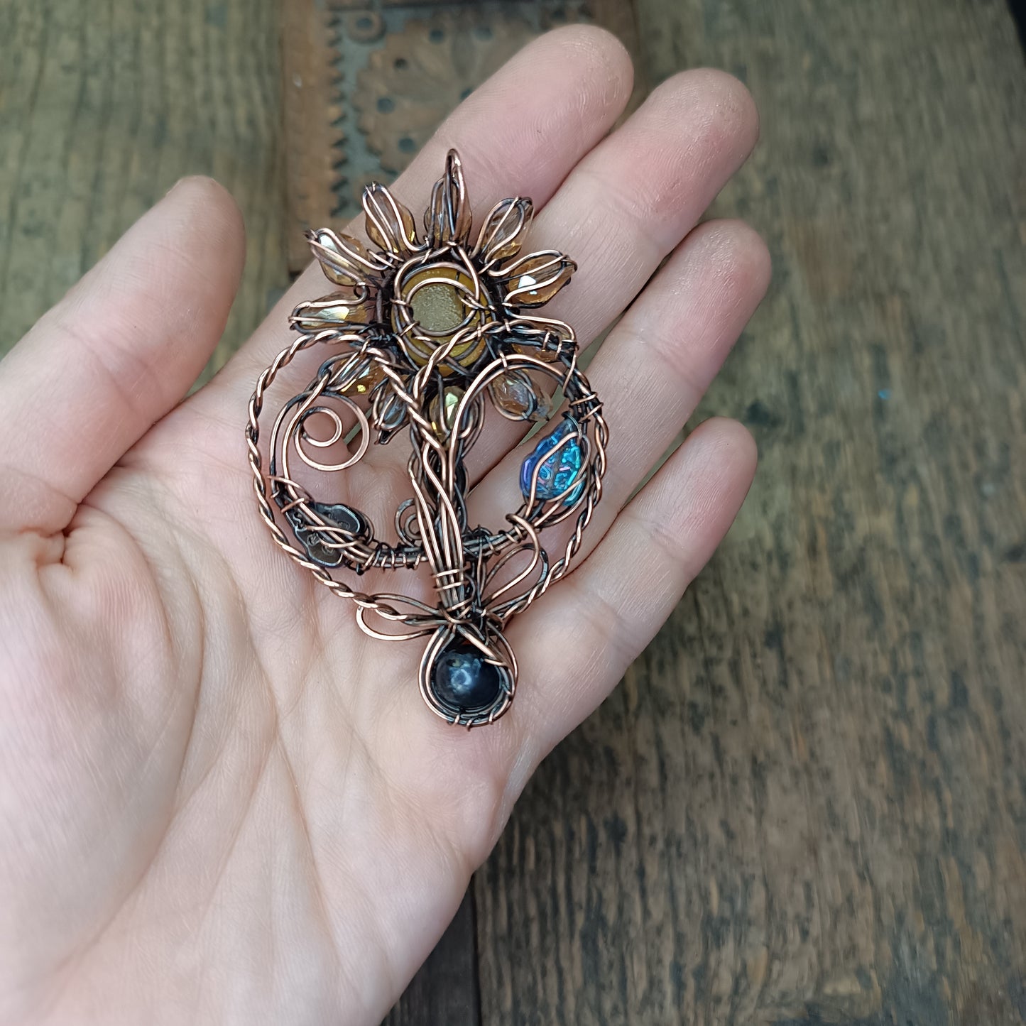 Sunflower pendant with black pearl root