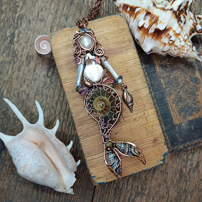 Ammonite shell mermaid.🧜🤎