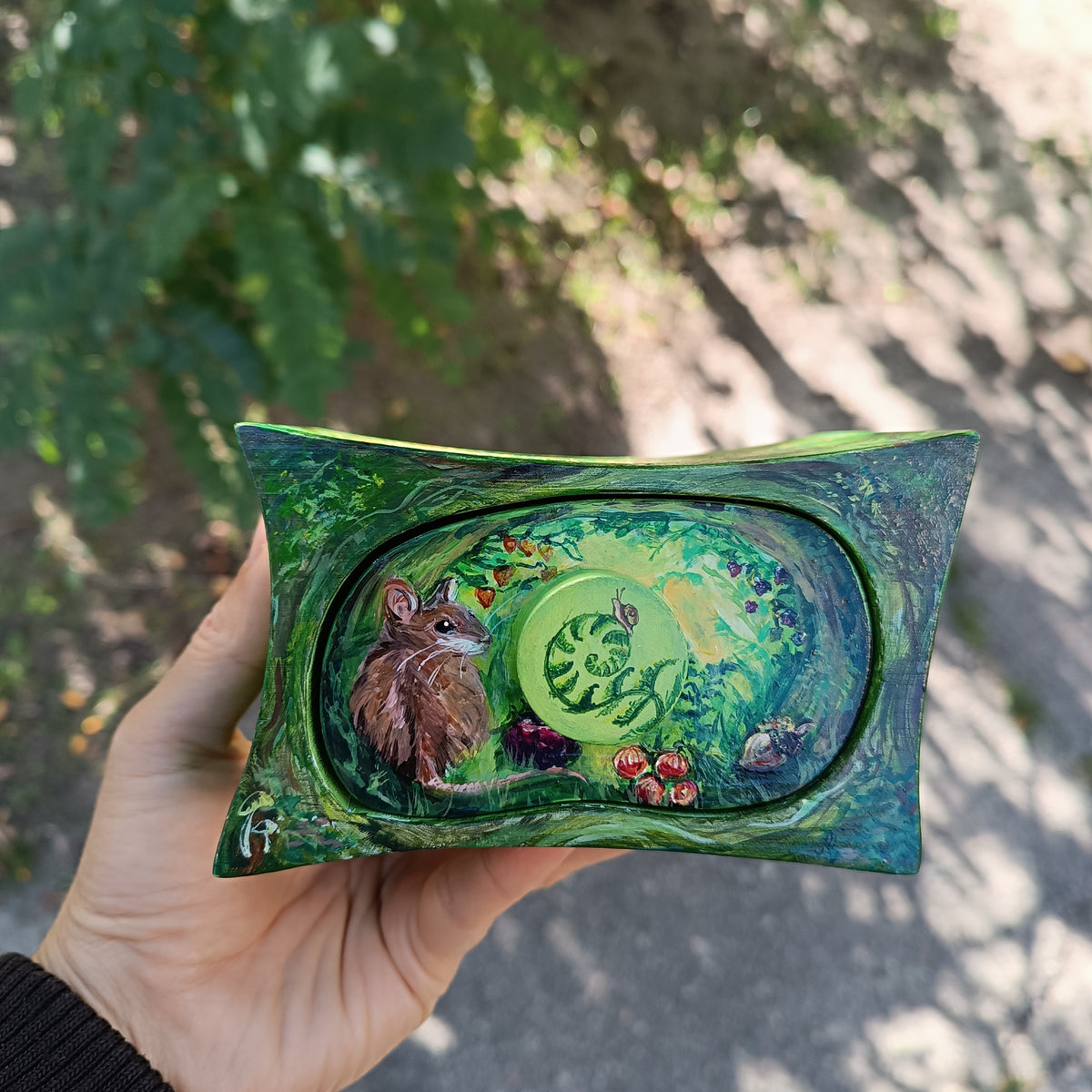 Garden mouse. Hand painted jewelry box.