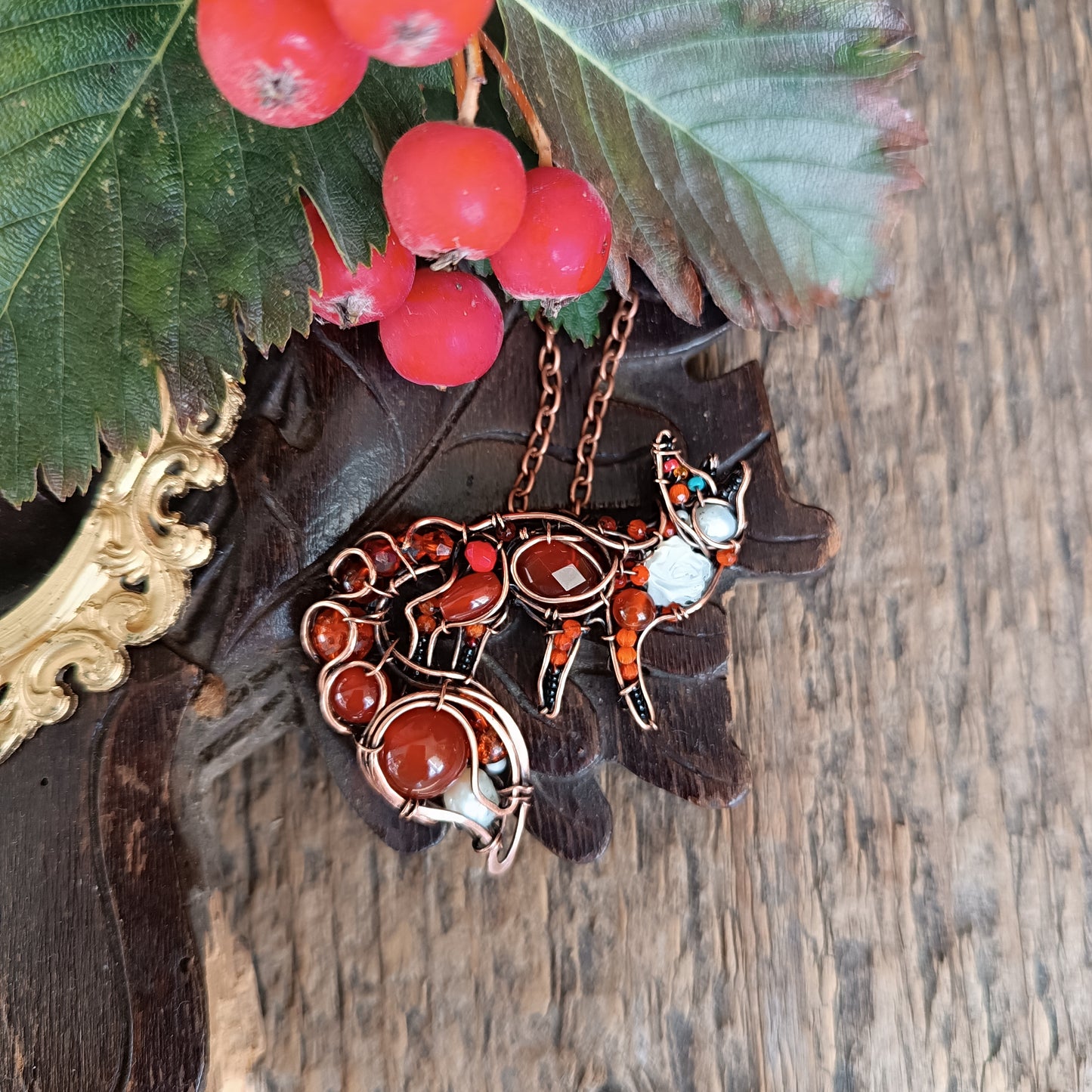 Swoopy tail foxy charm