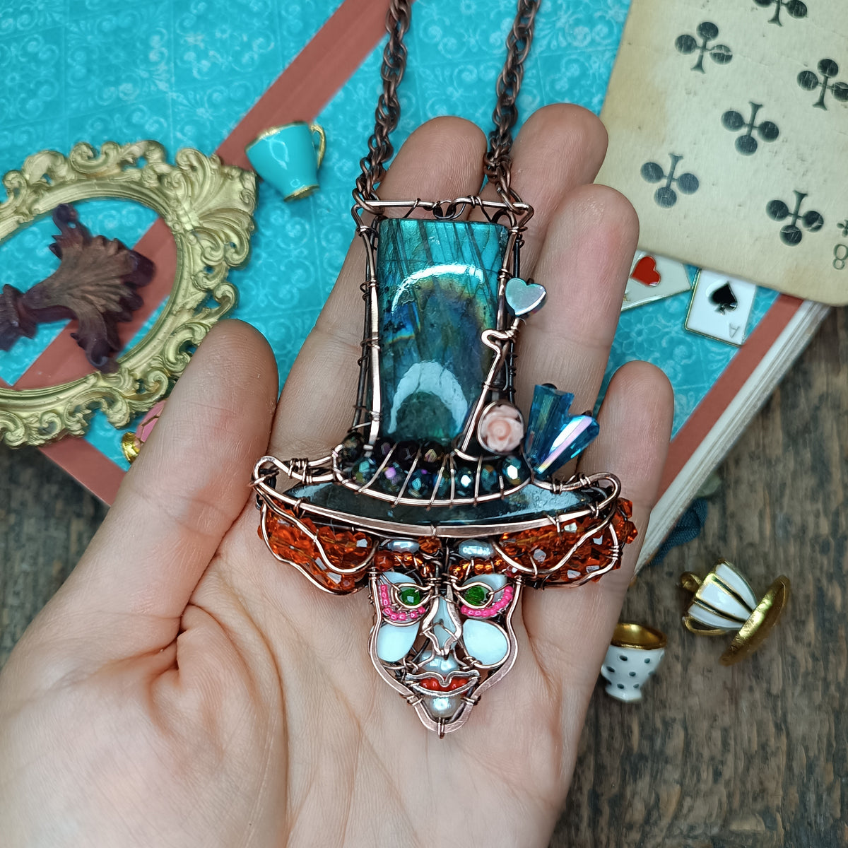 Mad Hatter necklace🎩🏵️