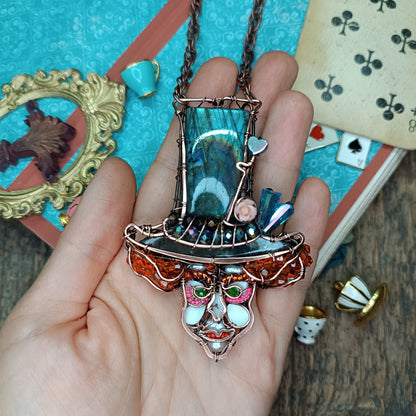 Mad Hatter necklace🎩🏵️