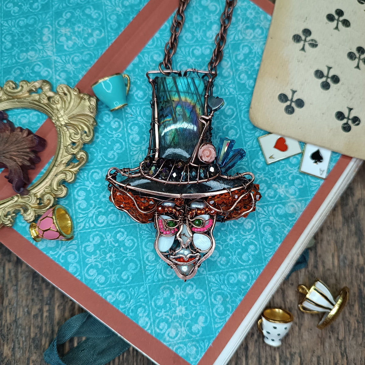 Mad Hatter necklace🎩🏵️