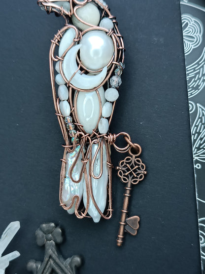 White raven necklace 🐦‍⬛🤍