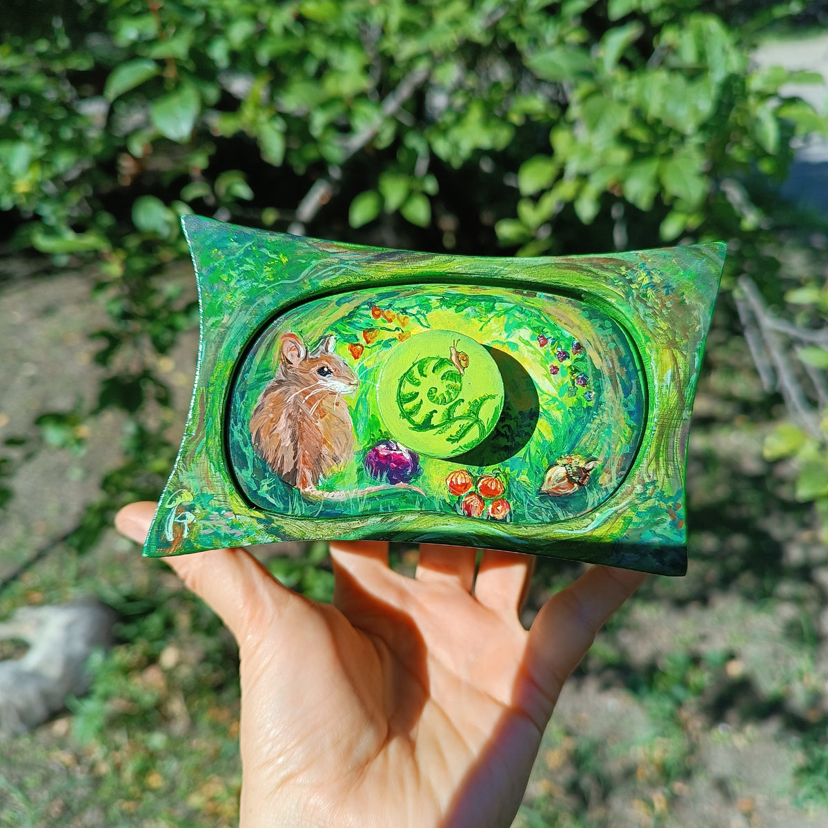 Garden mouse. Hand painted jewelry box.