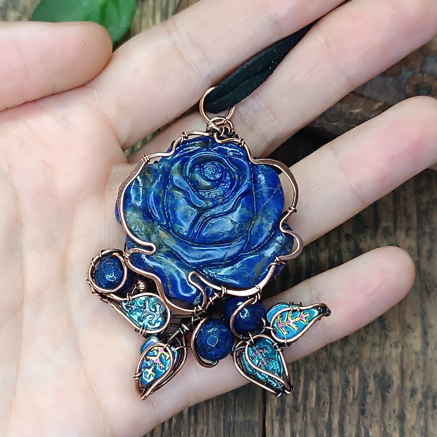 Lapis lazuli rose necklace 💙🌹