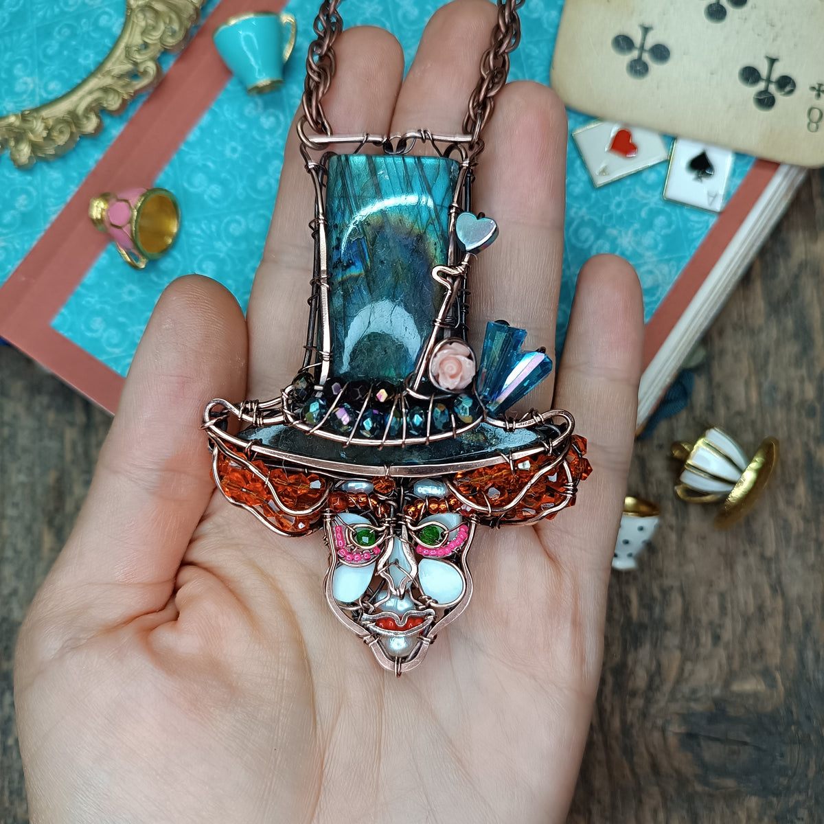 Mad Hatter necklace🎩🏵️
