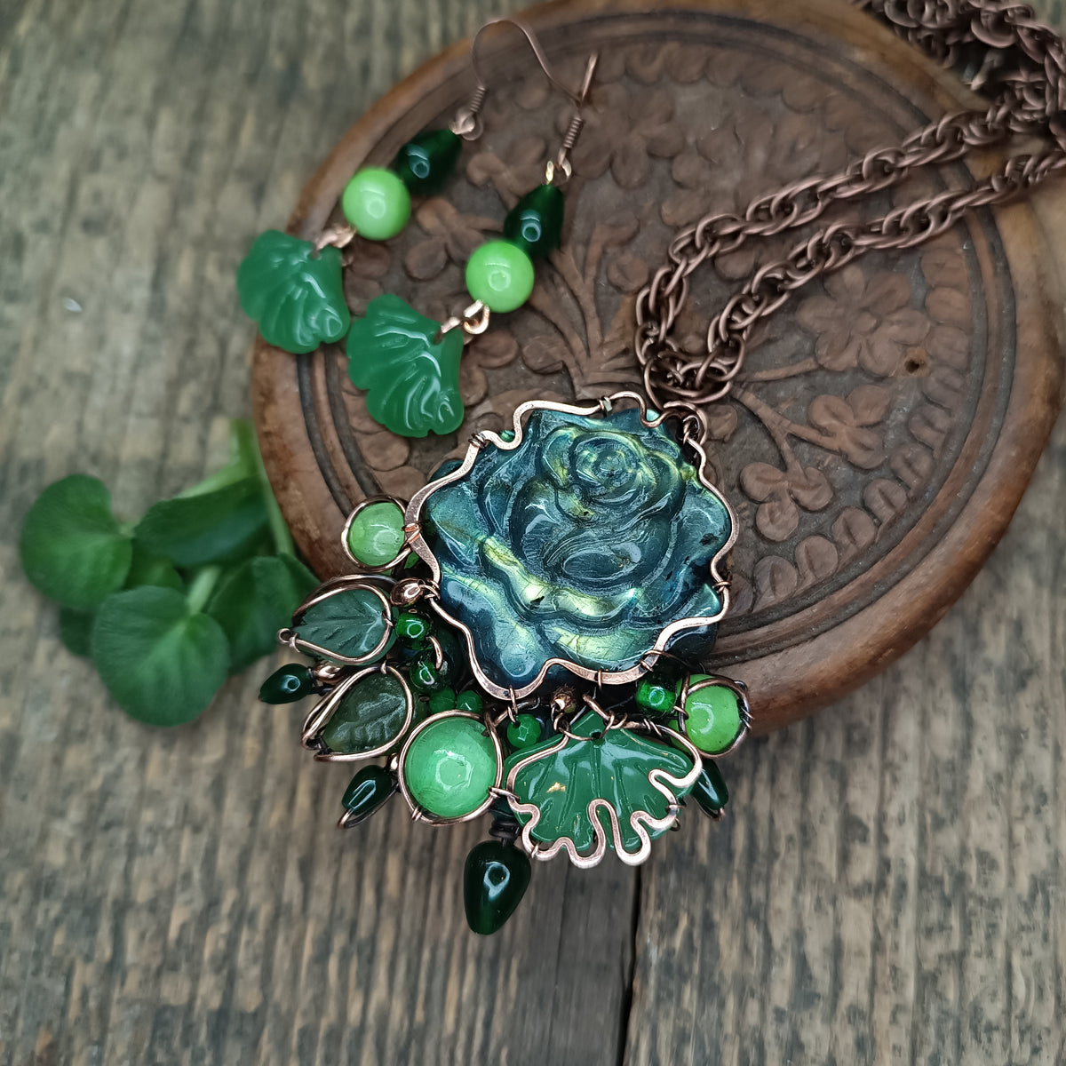 Green rose and ginkgo set (necklace and earrings)