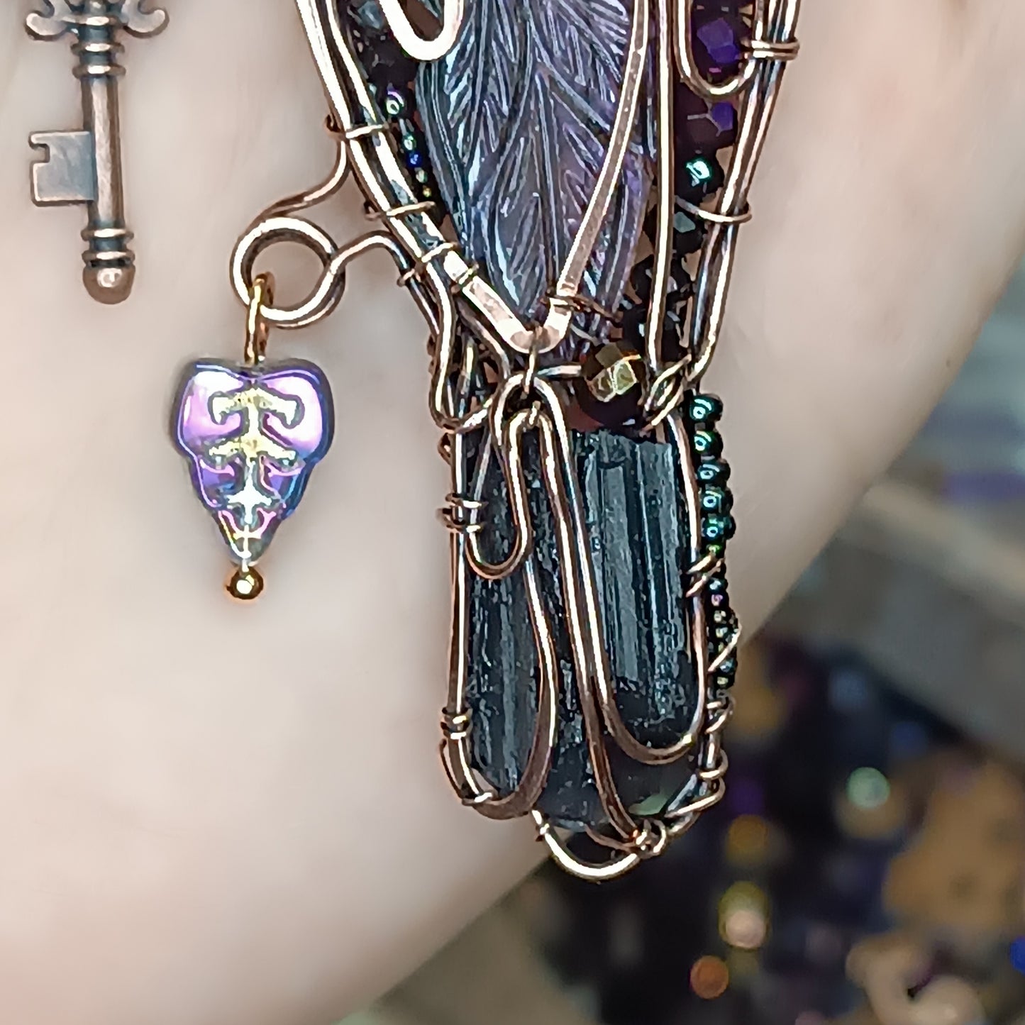 Magestic raven with the purple wings!