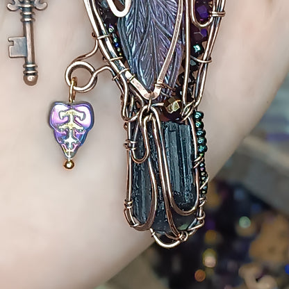 Magestic raven with the purple wings!