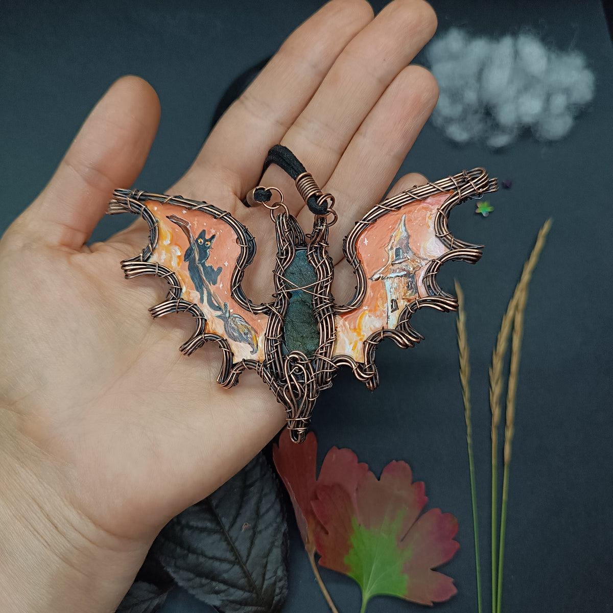 Magic Halloween Bat necklace 🦇