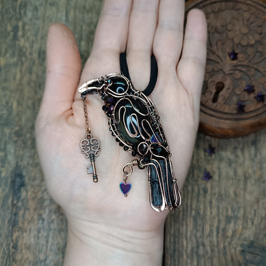 Secret keeper raven with heart💜