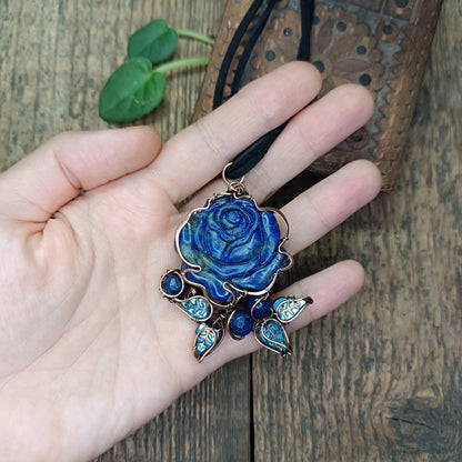 Lapis lazuli rose necklace 💙🌹
