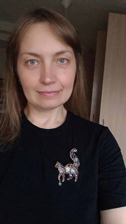 Grey kitty brooch/pendant. (2 in 1)