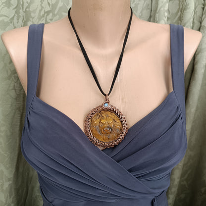 Round lion head necklace