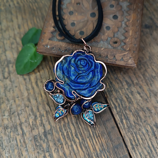 Lapis lazuli rose necklace 💙🌹