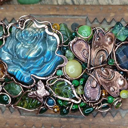 "Butterflies in the rose garden"💚🌹🦋