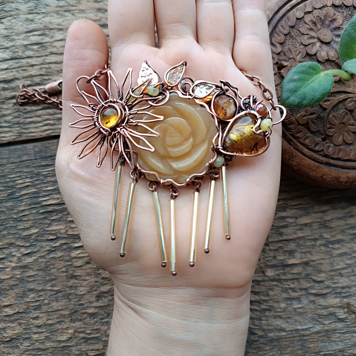 Sunbeams rose garden necklace
