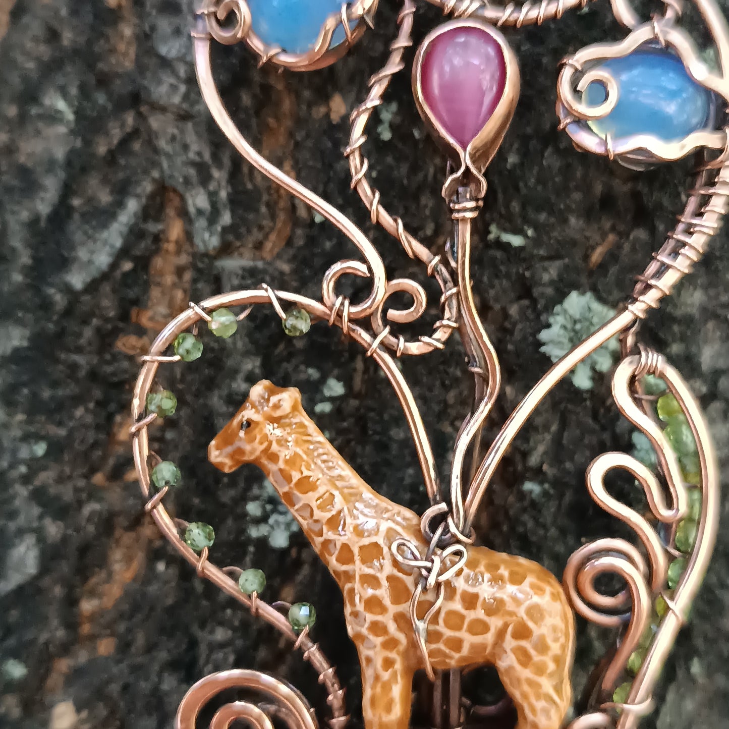 Giraffe roller skating necklace