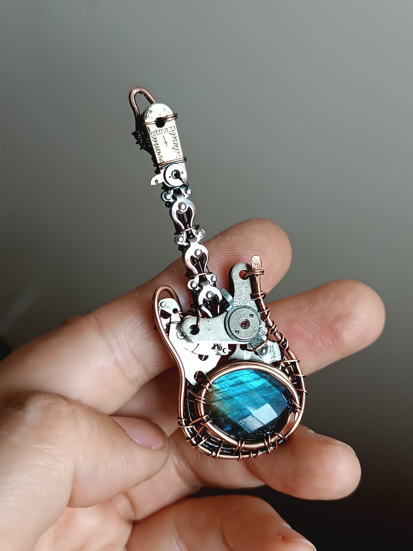 Blue guitar pendant with faceted labradorite