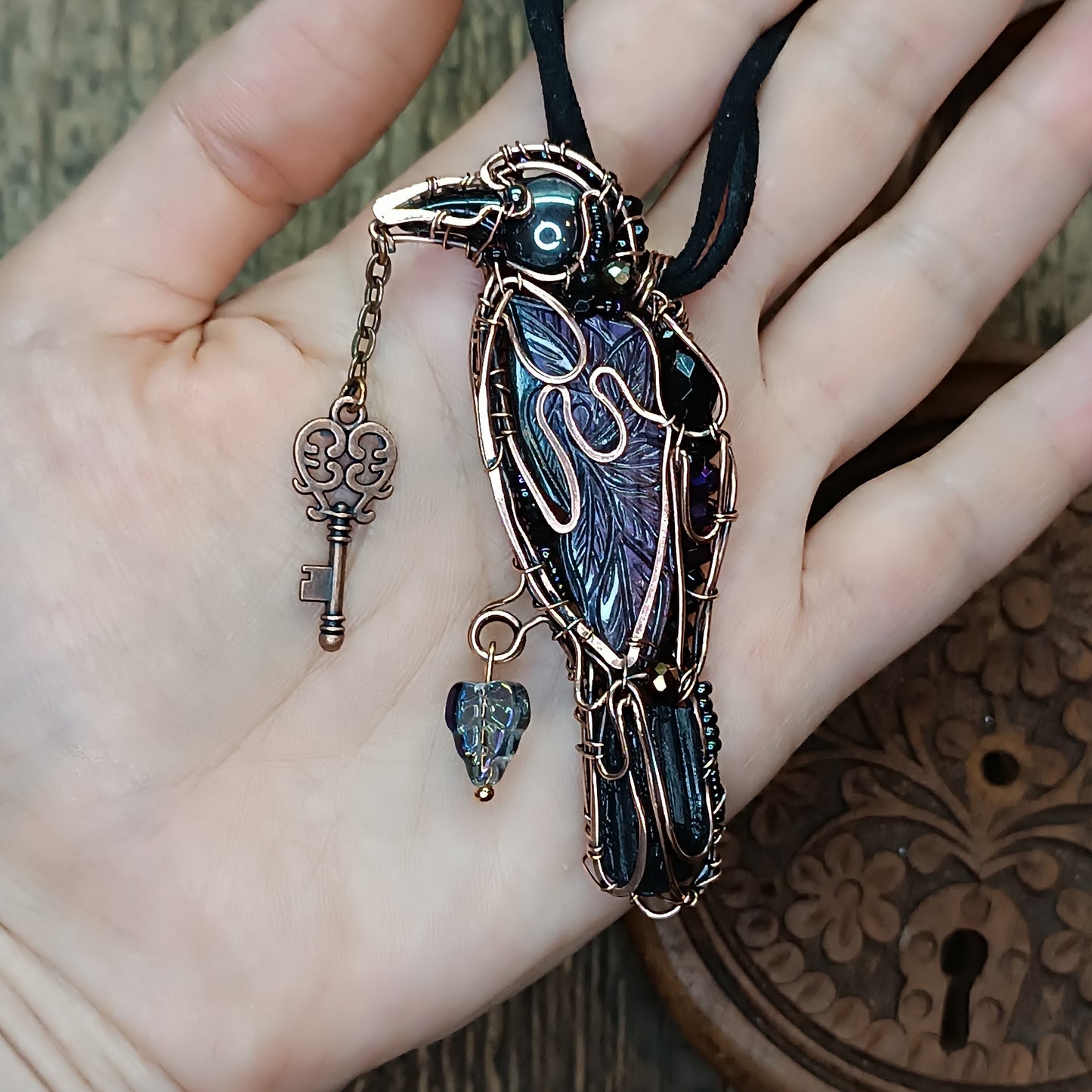Magestic raven with the purple wings!