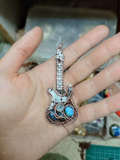 Blue guitar pendant with labradorites