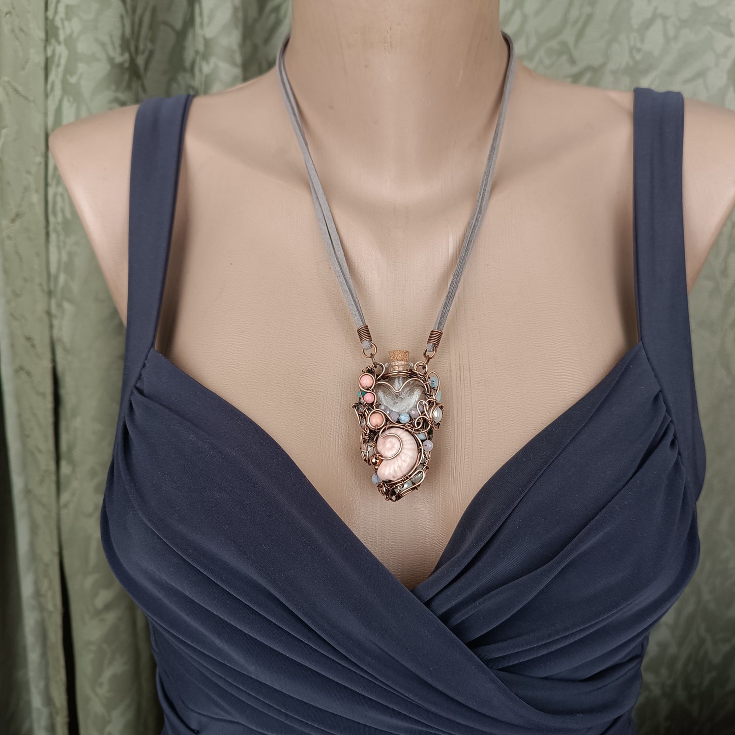 Heart of the ocean. Reversible vial necklace