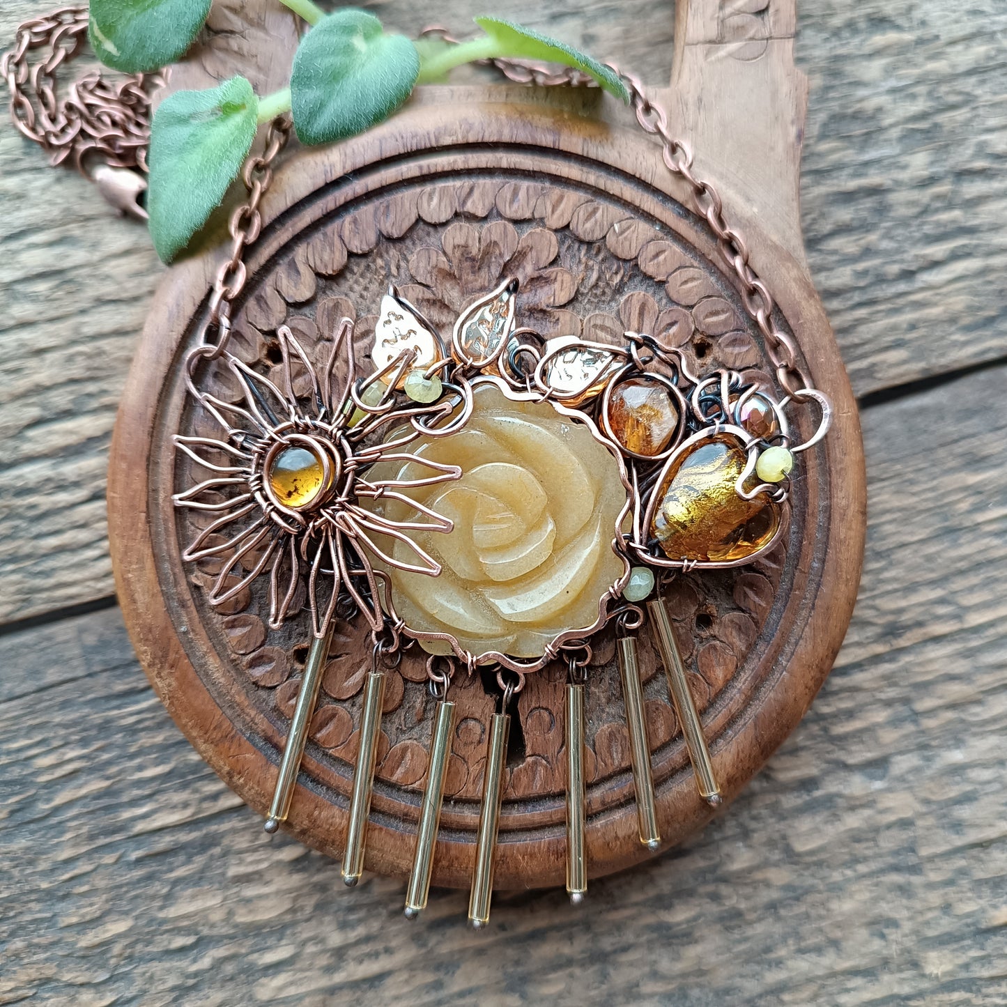 Sunbeams rose garden necklace